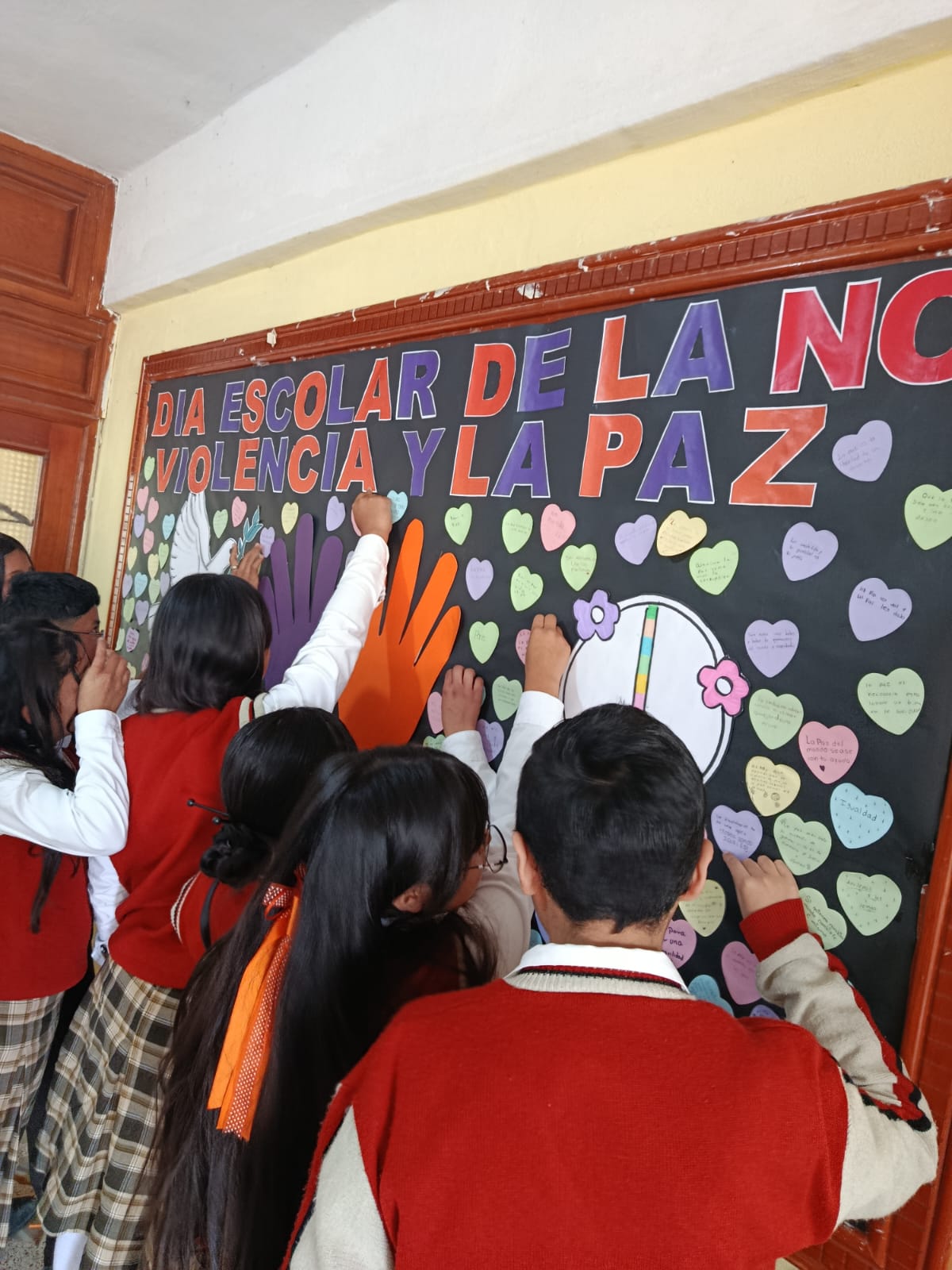 Mural Día de la No Violencia y la Paz